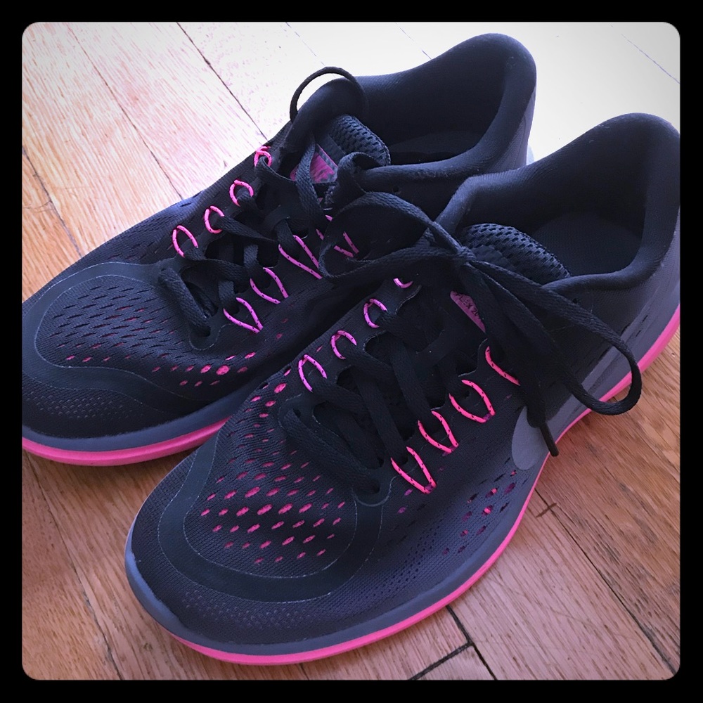 Nike Women’s Flex 2017 RN Running Shoe US 8